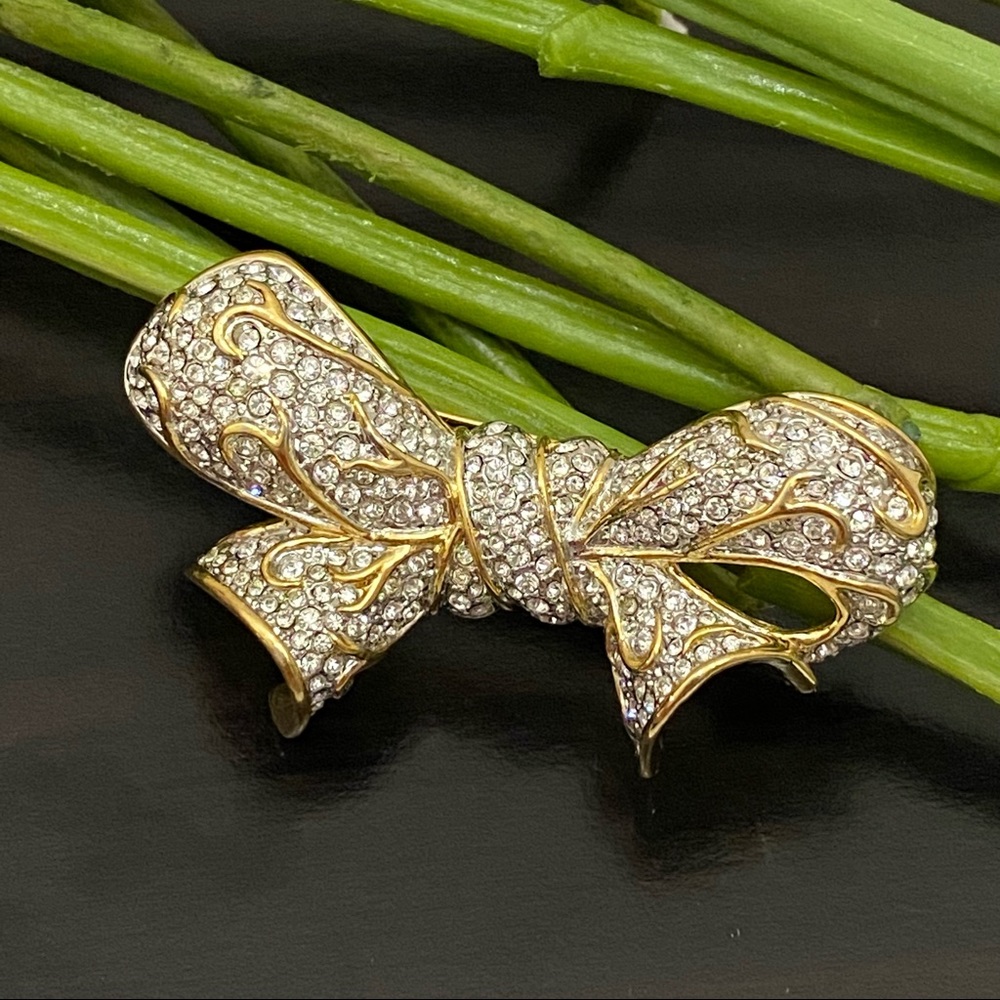 Vintage Unsigned Stunning Pavé Rhinestones Bow Brooch